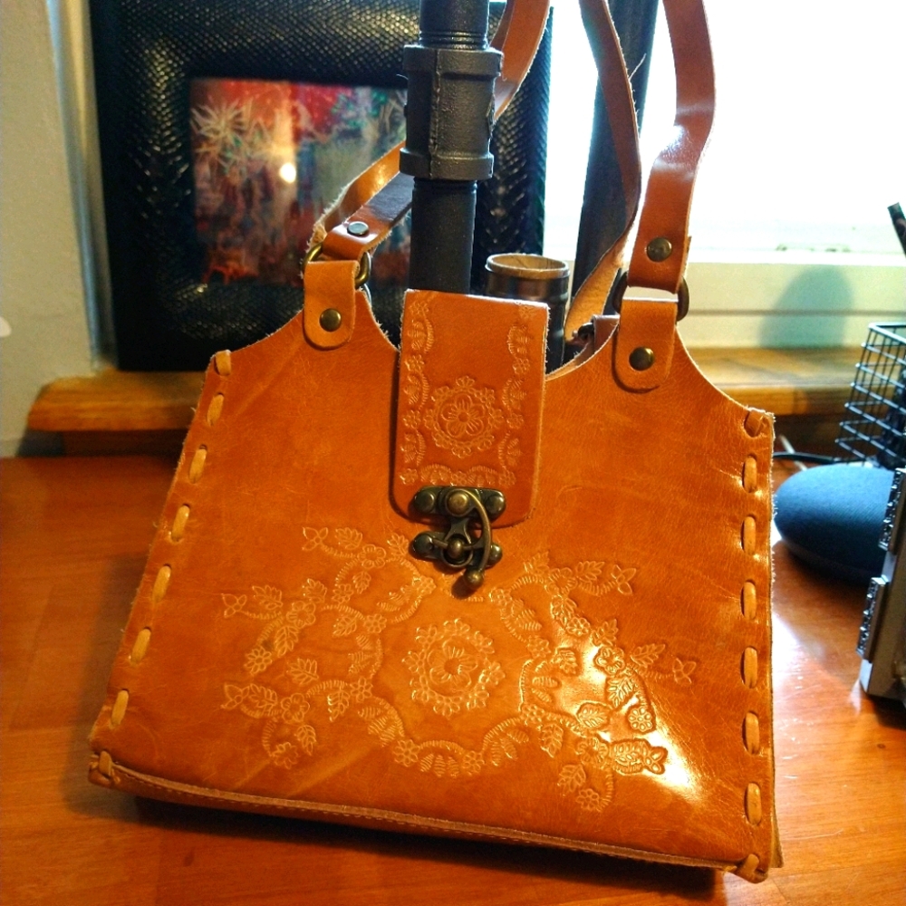 Handcrafted 100% leather purse made in India